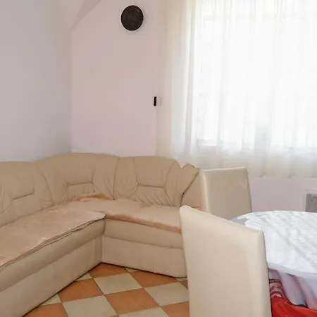 Stimmungsvolle Mit Grossem Garten By Interhome דירה זלקרוס