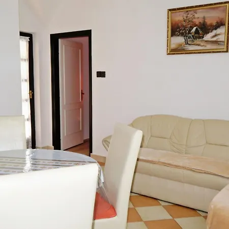 דירה Stimmungsvolle Mit Grossem Garten By Interhome *