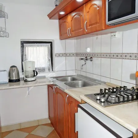 Appartement Stimmungsvolle Mit Grossem Garten By Interhome