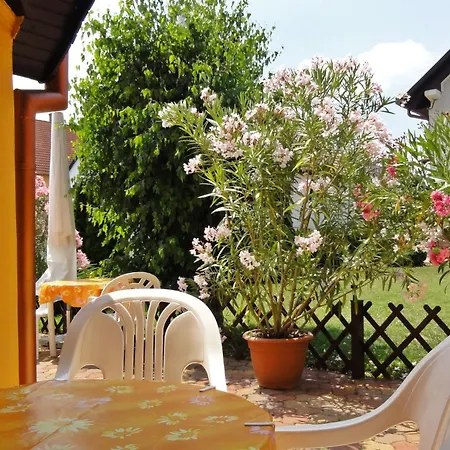 Stimmungsvolle Mit Grossem Garten By Interhome Appartement