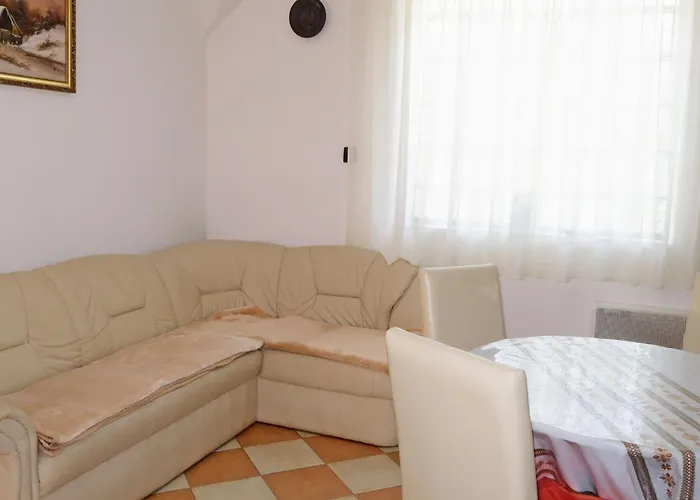 Stimmungsvolle Mit Grossem Garten By Interhome דירה זלקרוס