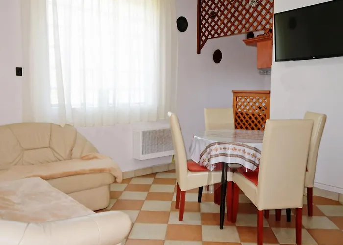 Stimmungsvolle Mit Grossem Garten By Interhome דירה