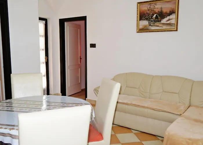 דירה Stimmungsvolle Mit Grossem Garten By Interhome *