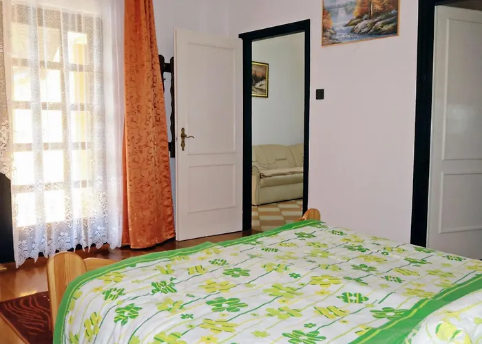 Stimmungsvolle Mit Grossem Garten By Interhome דירה