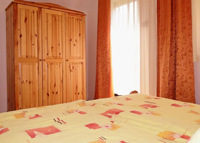 Stimmungsvolle Mit Grossem Garten By Interhome דירה *