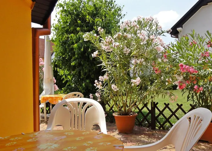 Stimmungsvolle Mit Grossem Garten By Interhome דירה